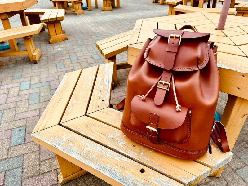 Come scegliere e indossare gli zaini in pelle
